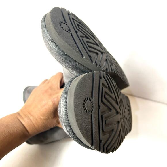 UGG Australia Gray Suede Winter Boots Sheepskin Lining Women Size 7 Pull On Shoe - Picture 6 of 11